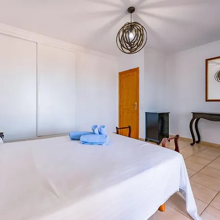 Abora 1 - By Interhome בית נופש